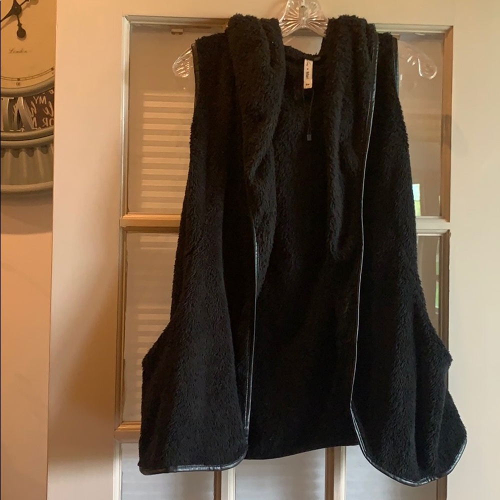 Size small black pocketed furry vest with hood